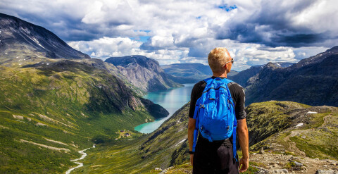Jongere wandelen